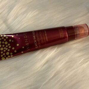 Wander Beauty Catch the Light Highlighter in Red and Gold